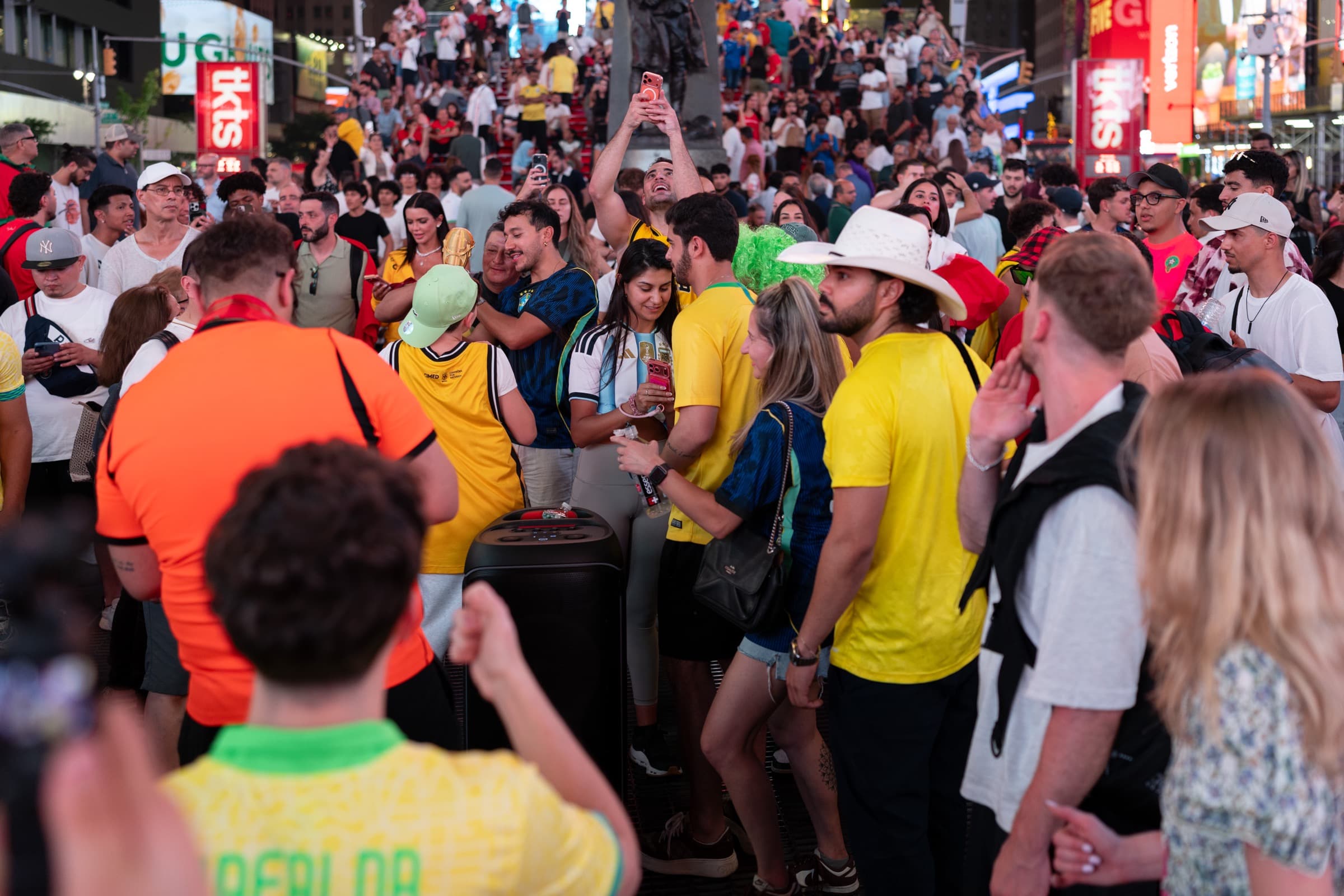 CIMED · FIFA World Cup, Times Square · frame 02