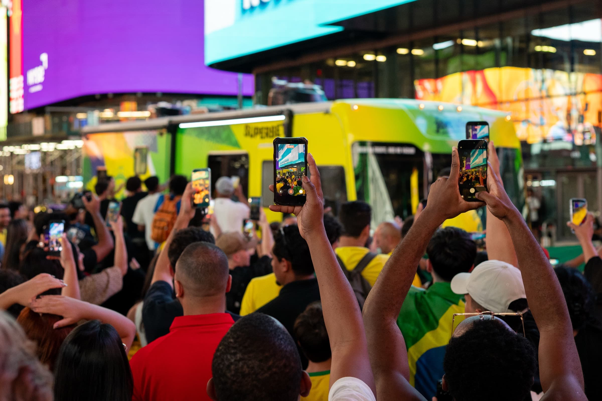 CIMED · FIFA World Cup, Times Square · frame 25