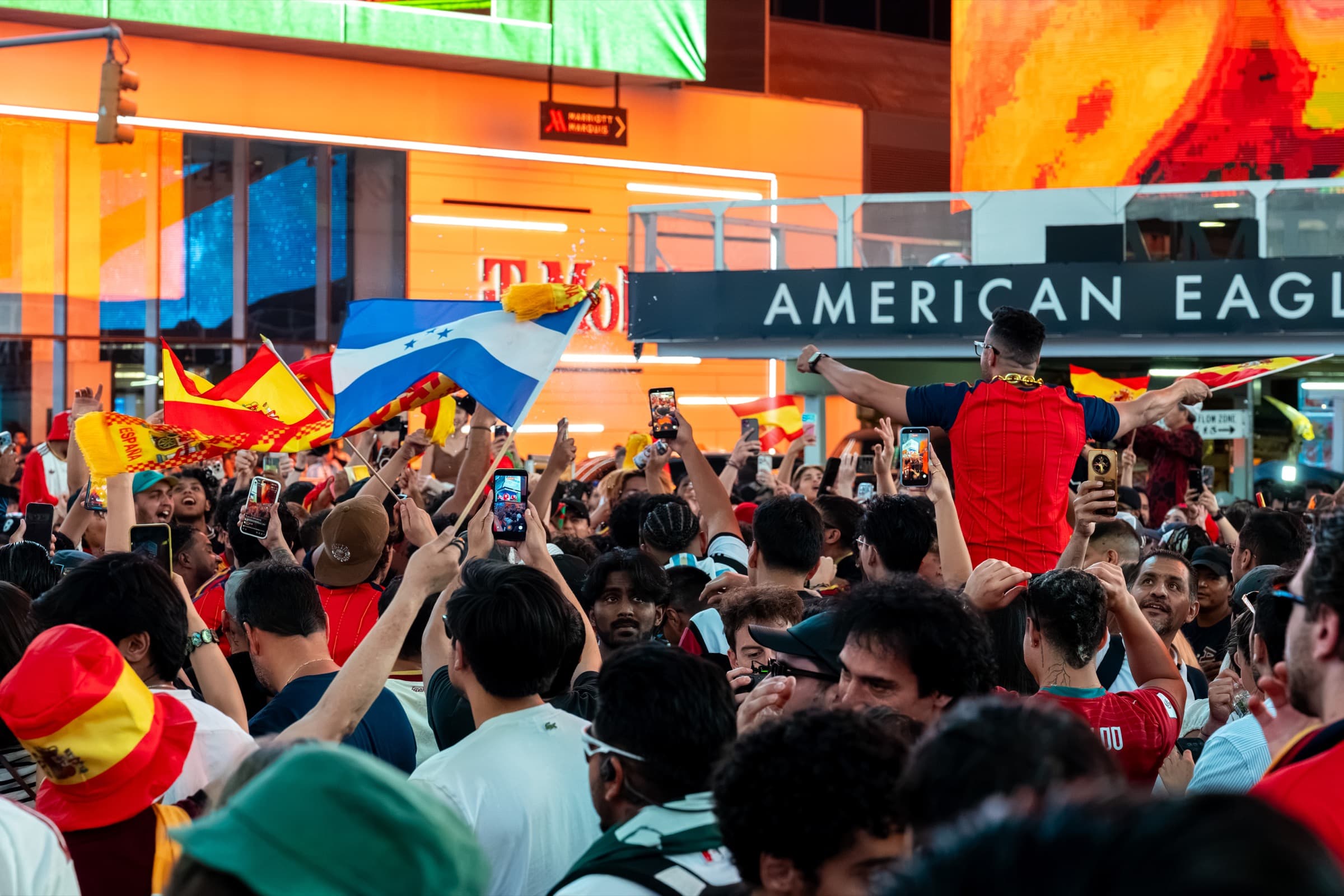 Spain Champions, Times Square · frame 09