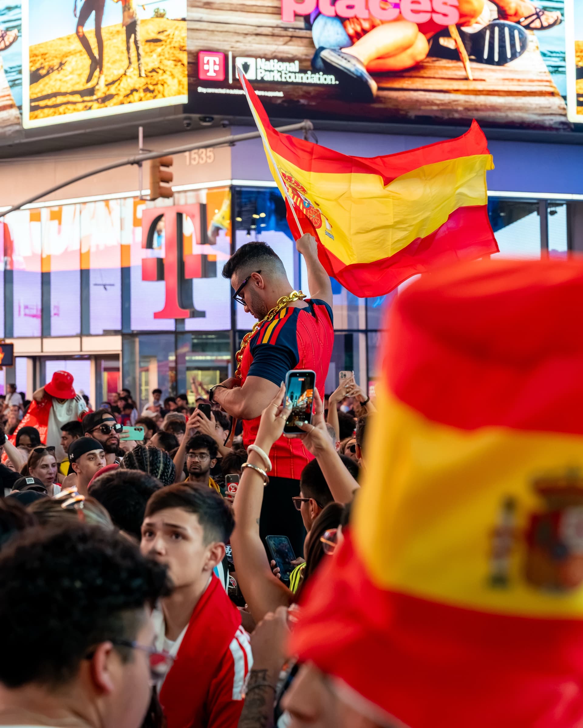 Spain Champions, Times Square · frame 10