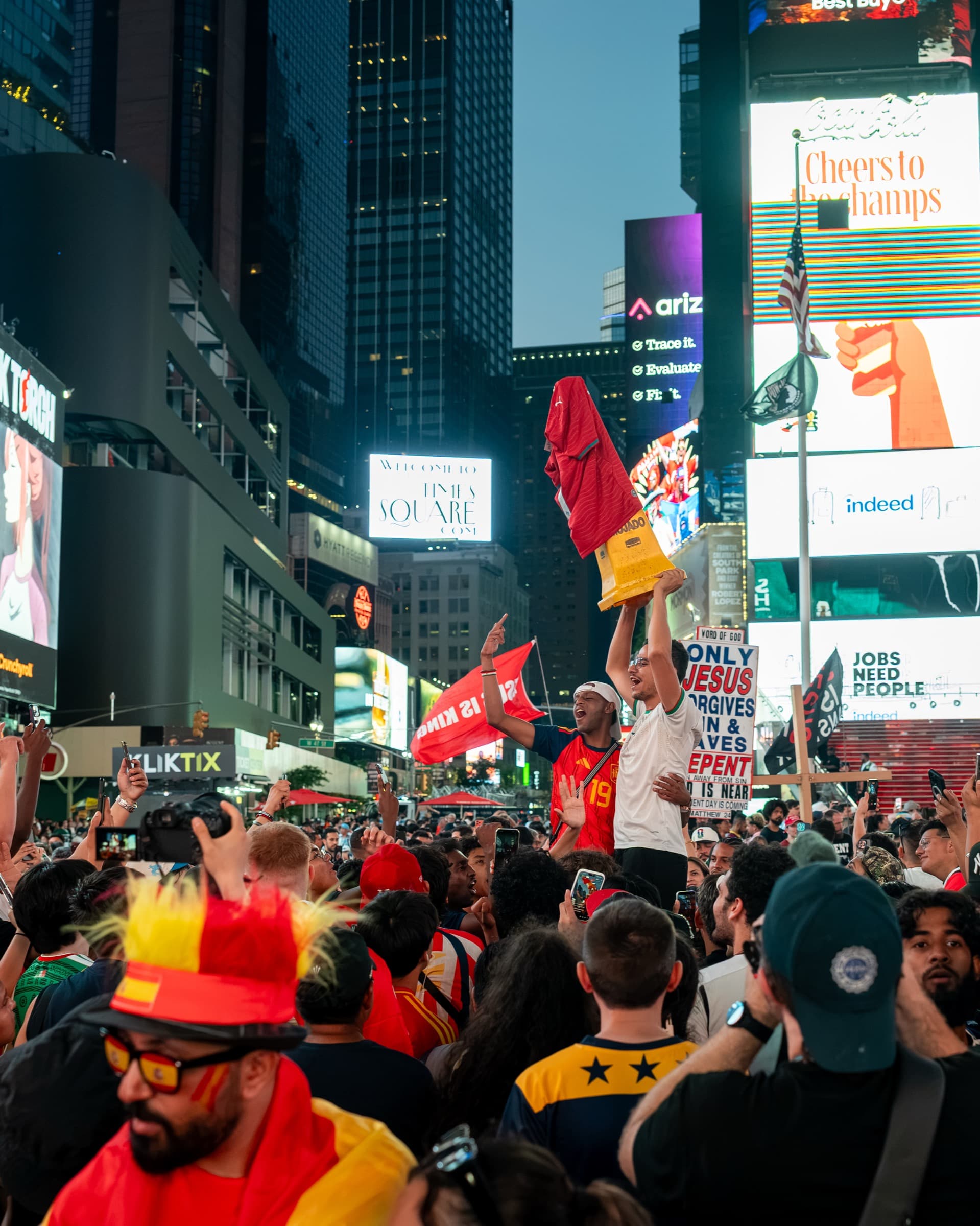 Spain Champions, Times Square · frame 17