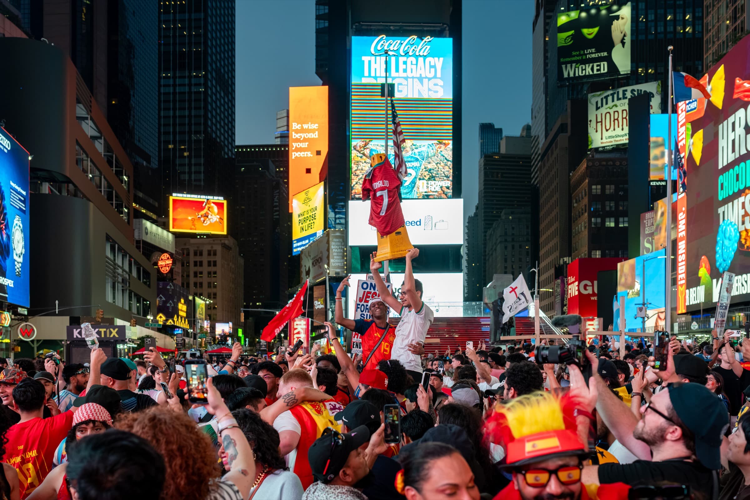 Spain Champions, Times Square · frame 16